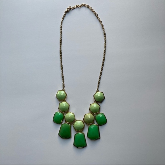 Green Faceted Stone Statement Necklace - Picture 4 of 4